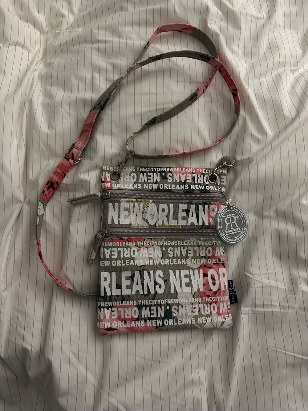 💜 3/30 Robin Ruth - New Orleans Crossbody Bag - Pink/Gray Roses